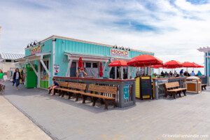 hook'd Hook'd Pier Bar & Grill brings local seafood to one of the most beautiful restaurant locations in Panama City Beach.